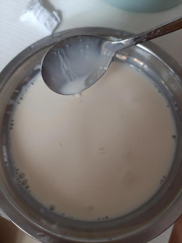 车厘子水果双皮奶的制作方法，车厘子和牛奶怎么做（懒人版自制双皮奶）