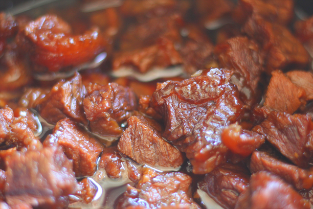 煮牛肉放什么调料比较好吃还香，煮牛肉放什么调料比较好吃还香呢（记住“1放3不放”）