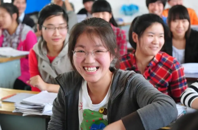 初中上私立有什么好处，亲姐俩分别读公立初中和读私立学校