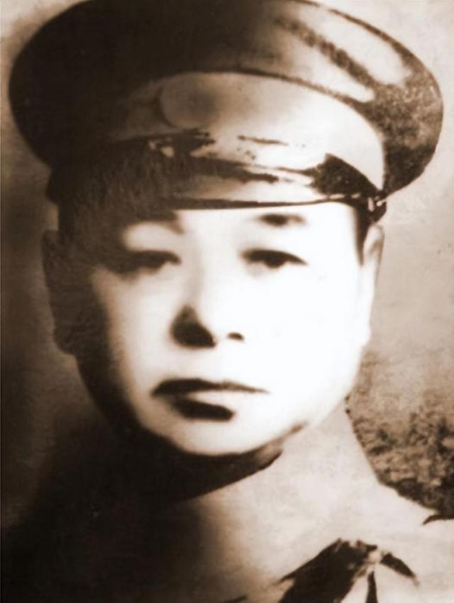 他是抗日名将一生娶妻四十余名，一生娶了40个老婆