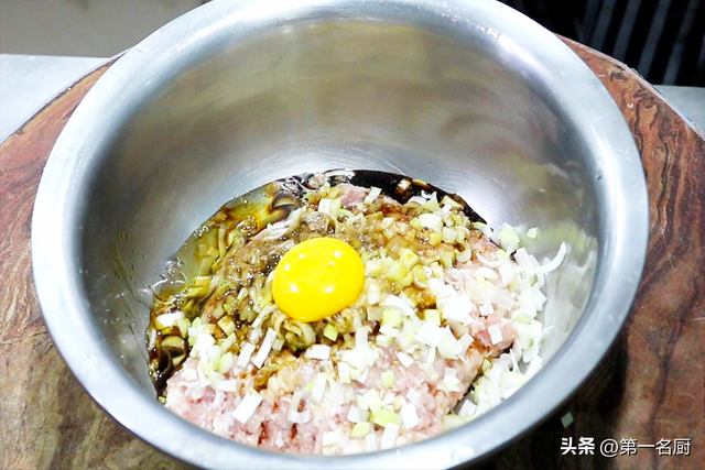 猪肉大葱饺子馅，猪肉大葱饺子馅怎么做好吃（牢记“3放2不放”）