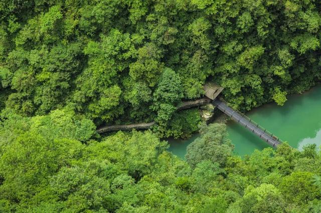 暑假去哪里旅游好，暑假去哪里旅游好玩2021（最适合去的12个美景地）