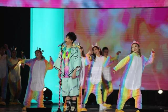 花儿乐队解散13年，大张伟人生逆袭，“拖油瓶”队友终于被甩开