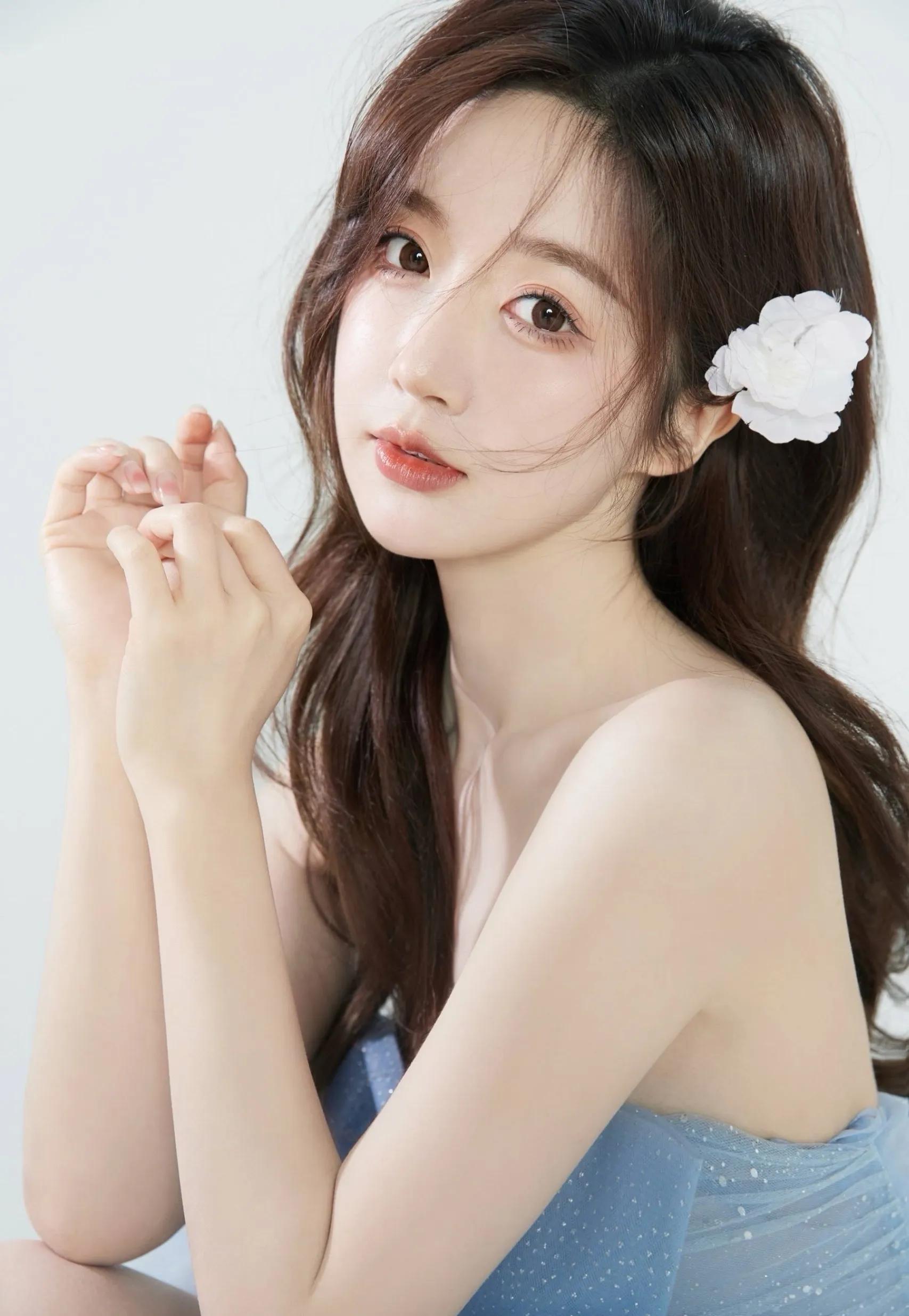 "宝藏女孩"伍雅露