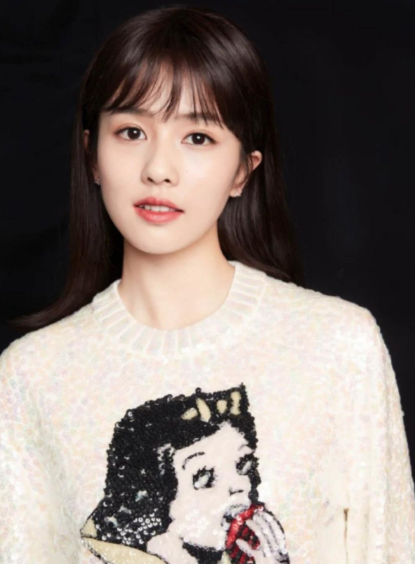 白鹿毕业于哪个大学，白梦妍为什么叫白鹿（白鹿：从网红模特到人气演员）