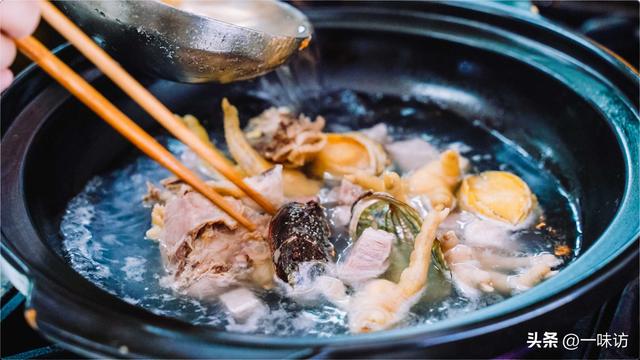 椰青怎么吃，椰子怎么吃?怎么打开?视频（香港超流行椰青炖鲍鱼汤做法）