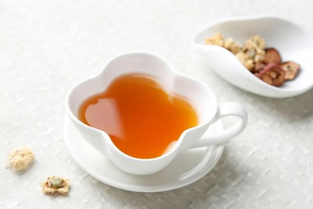 养生茶的功效与作用，吃茶叶对身体有什么好处和坏处（推荐四款超好喝的养生茶）