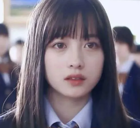 甜妹田曦薇，微信头像，甜妹田曦薇（迪丽热巴扛不住齐刘海）
