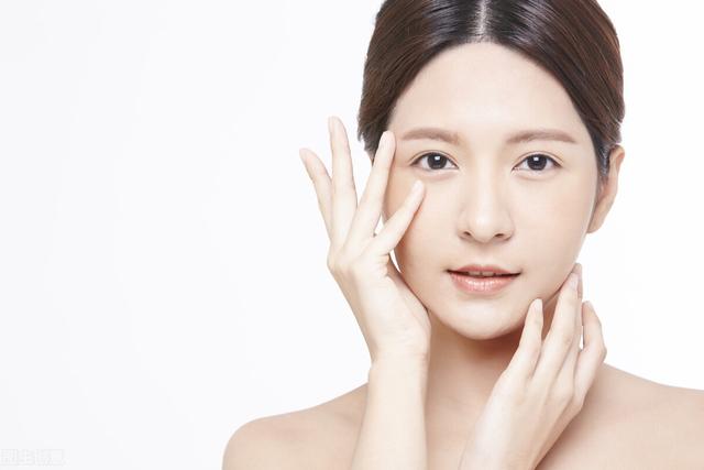 形容笑容很灿烂的句子，笑容灿烂的唯美句子（你的笑容，恰似万丈光芒）
