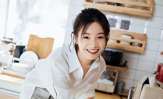 河南走出的十大女明星，娱乐大杂烩评中国十大00后美女明星排行榜
