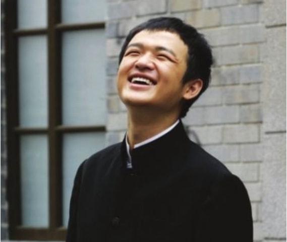 自残倒追包贝尔，靠跳楼防分手，包文婧如愿以偿了吗？