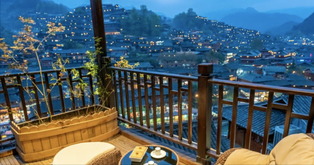 千户苗寨旅游攻略详细，西江千户苗寨最详细游玩攻略（西江千户苗寨到底值不值得去）