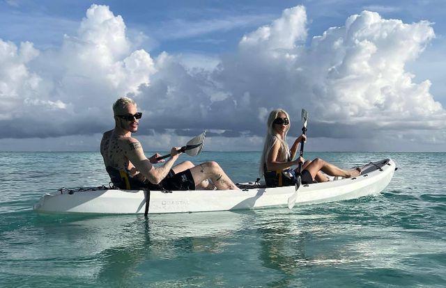 欧美真人情侣头像微信，欧美真人情侣头像（金卡戴珊与男友甜蜜度假）