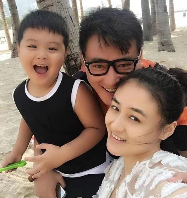 演员刘小锋：娶小16岁娇妻，婚后胖若两人，今51岁胖到观众认不出