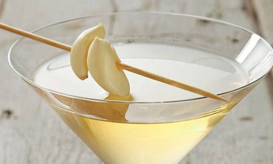 泡大蒜的制作方法，白酒泡大蒜的制作方法（据说“白酒泡大蒜”能让白酒变柔）