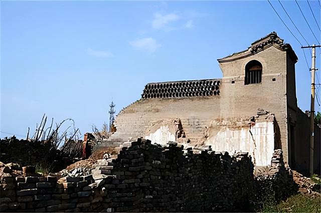 乔家大院在哪，乔家大院在哪里拍摄的（被摘牌后的乔家大院）