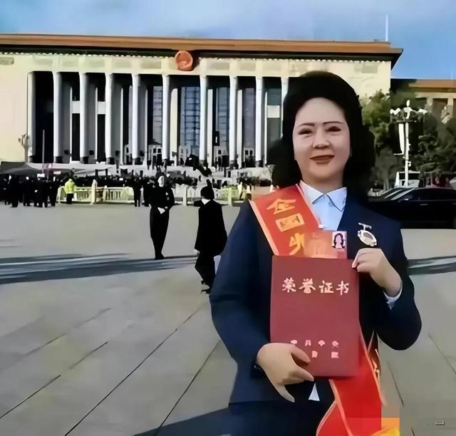 女人不能当领导的原因，女人不能当领导的原因是什么（李少莉已退居二线）