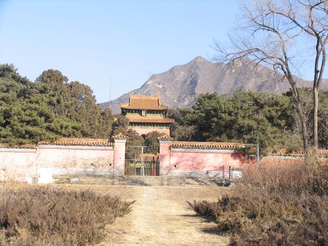 十三陵是谁的墓地，十三陵是谁的墓地被挖了（探访十三陵景陵——宣德皇帝陵）