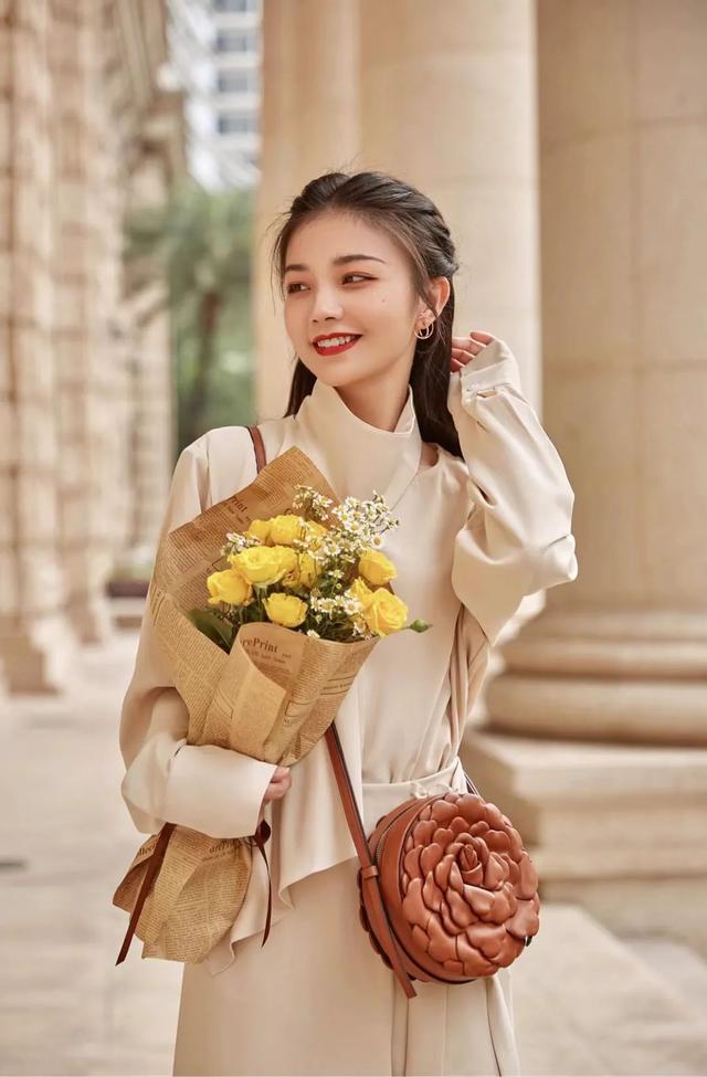 圆脸适合什么眼镜，圆脸适合什么眼镜框女（不同脸型适合什么样的配饰）