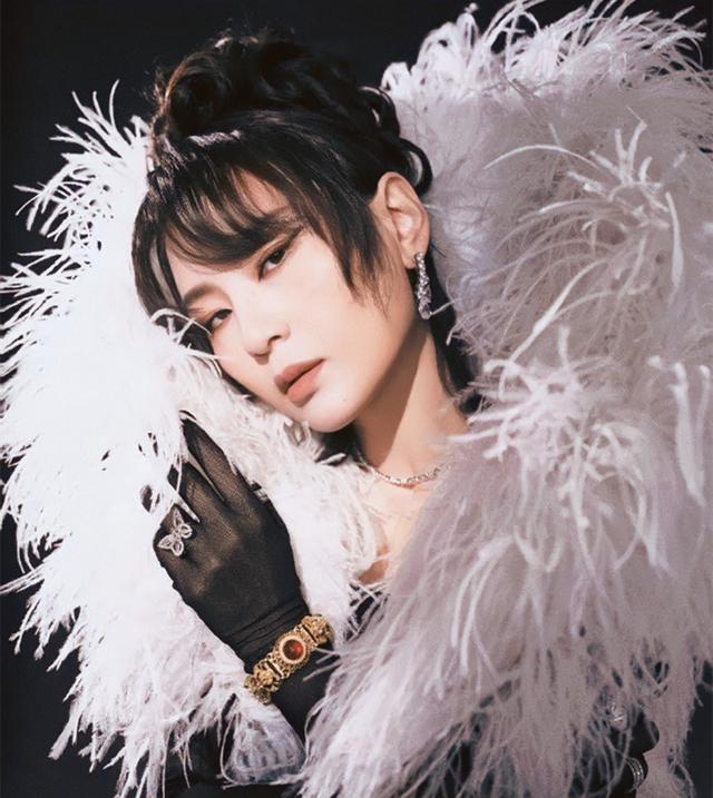 周笔畅的歌曲，17年后再看周笔畅（周笔畅的歌曲笔记不太好唱）