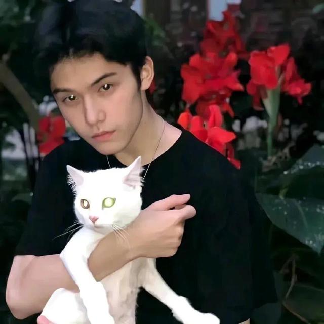 情侣头像，酷酷又拽微信，情侣头像，酷酷又拽（很酷的真人情侣头像）