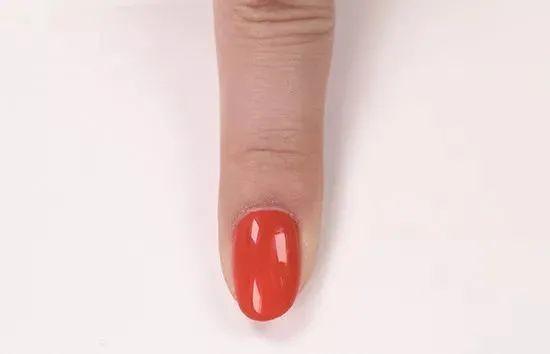 美甲怎么快速卸掉，怎么快速把美甲卸掉（最全的正确的涂甲油胶步骤——卸甲的操作步骤教程）