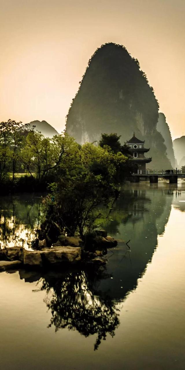 在水里的倒影，水中唯美的倒影风景图