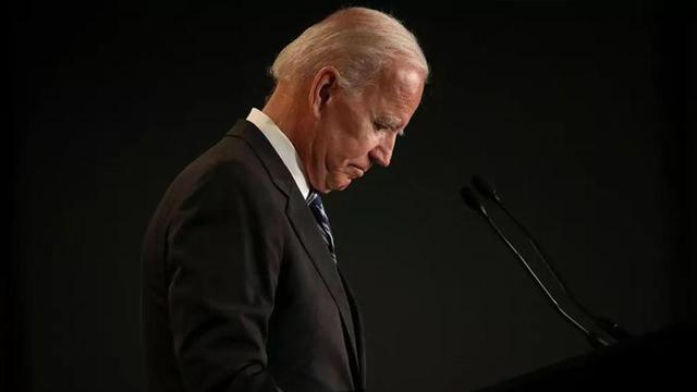 毛泽东思想的精髓是， 。A.实事求是B.群众路线C.独立自主D.艰苦奋斗（让其认真学习毛泽东思想的三大精髓）