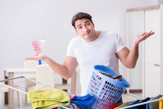 羽绒服可以机洗吗，羽绒服能用机洗吗（用洗衣机洗羽绒服会爆炸）