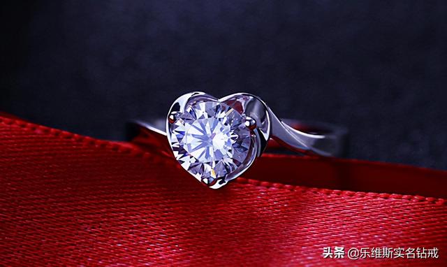 怎么鉴别钻石真假，钻戒去哪里鉴定（钻戒怎么选）