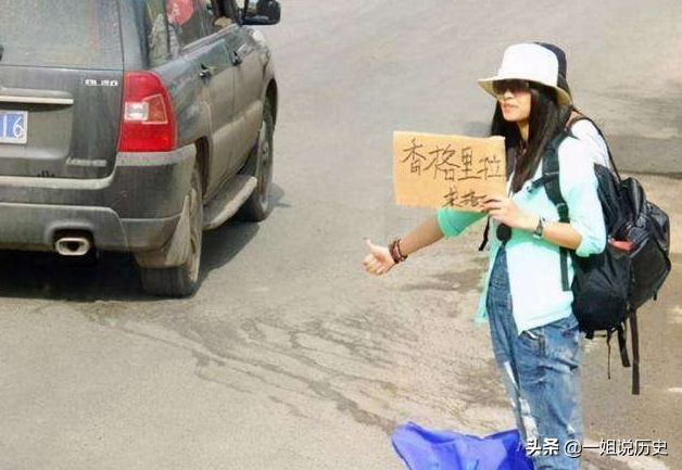 川藏线rb是日b的意思吗，川藏线rb什么意思（路边举牌子写着“求RB”）