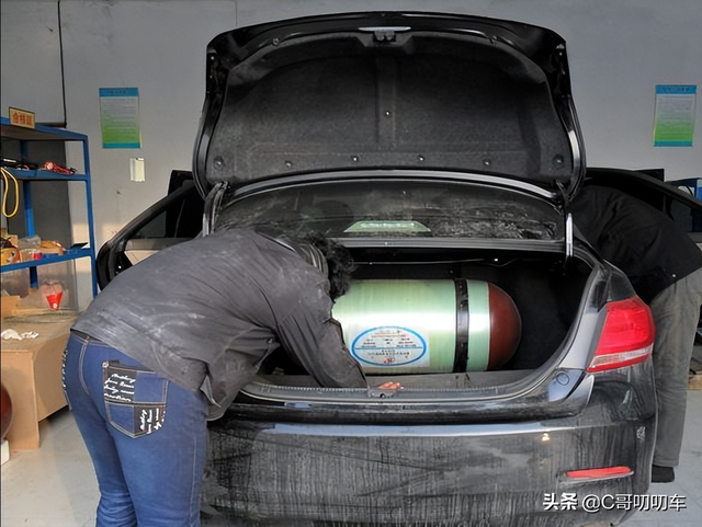 油改气的优缺点，私家车油改气优缺点对比（为什么现在几乎没有人愿意用了）