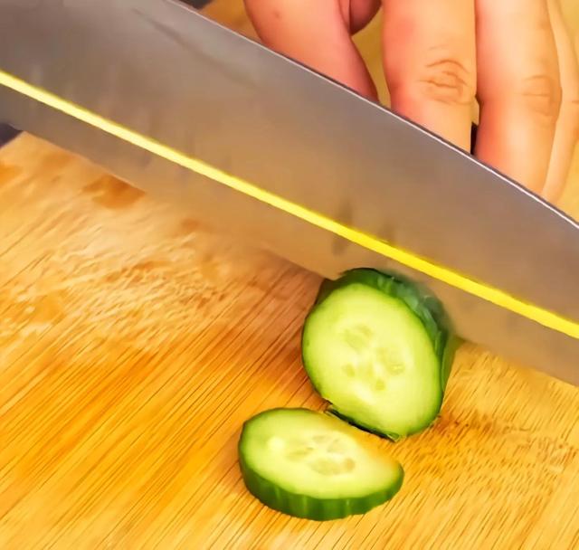 如何熨烫衣服，烫衣服的技巧（分享20个生活小妙招）