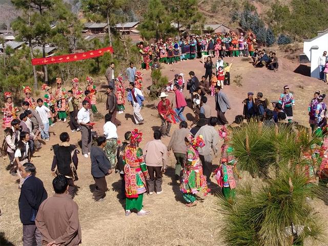 打歌是什么意思，打歌服是什么意思啊（彝族人热烈欢快的音乐party——彝族打歌）