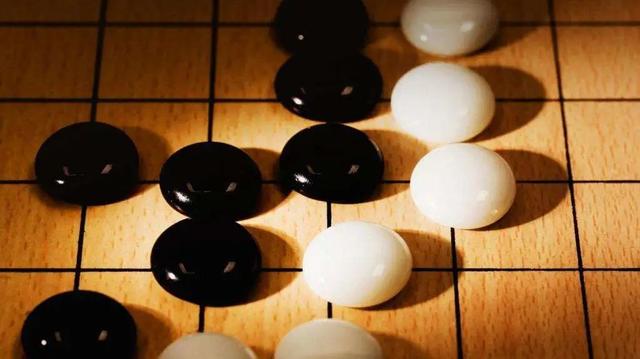 五子棋的规则和玩法，五子棋的玩法和规则（主持人那威带你了解五子棋的世界）