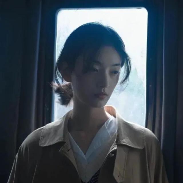 御姐高清头像微信，御姐高清头像（成熟不是为了走向复杂）
