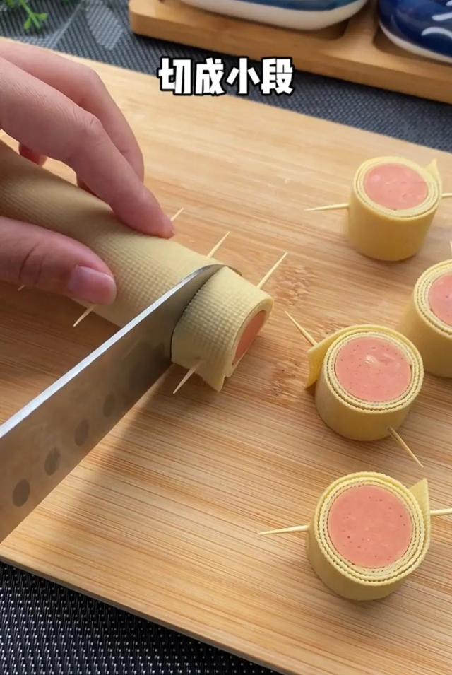 火腿卷的做法 火腿卷怎么做，火腿卷的做法（超火的火腿豆皮卷做法原来这么简单）