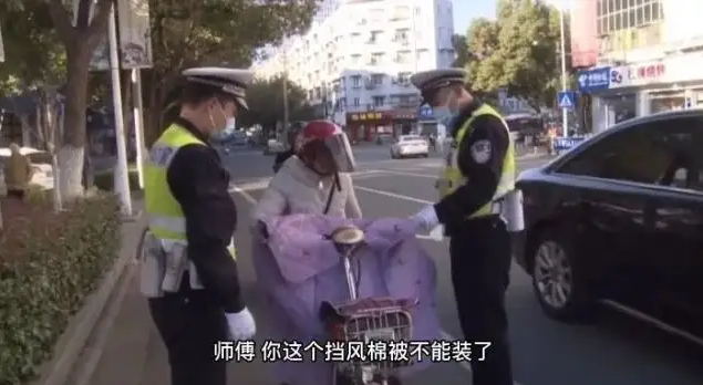 电动车用挡风被违法吗（电动车挡风被有安全隐患不让用）