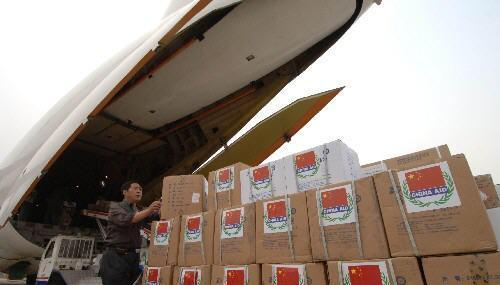 2004年海啸，2004年12月发生了什么海啸（引起海啸席卷15国29万人遇难）