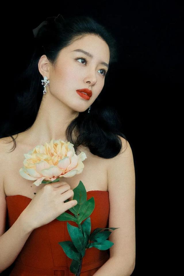 什么的美景，铺满金色巴掌的水泥道描写了什么（自然的美景，爱的诗篇）