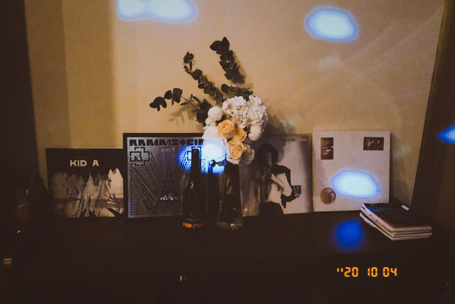 夜场男生艺名，夜店男生艺名（昏暗灯光下起舞的小老板、00后和女DJ）