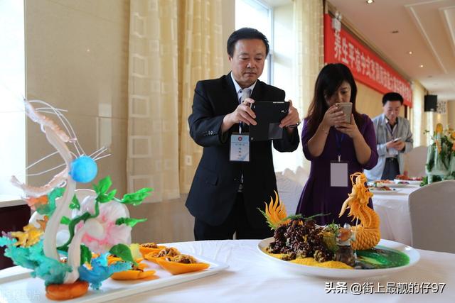 中国厨师等级怎么划分，中国厨师等级怎么划分出来（中式烹调师称为厨师分为几个等级每个等级考试条件有什么不一样）