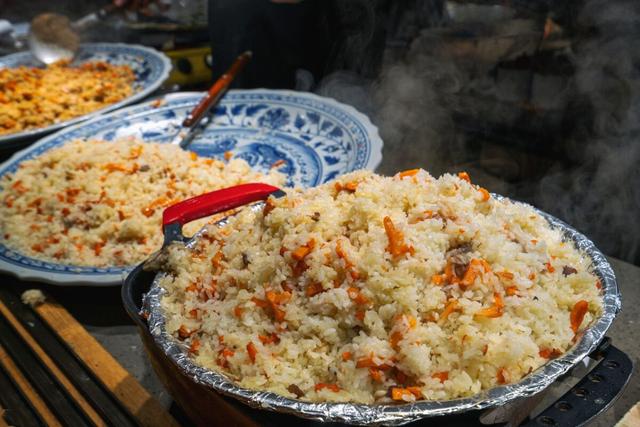 新疆美食有哪些，新疆的美食有哪些（新疆的10样“西域美食”）