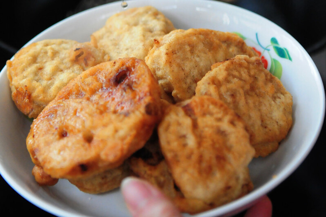 怎么炸藕盒又软又酥的做法，炸藕盒怎么做不软还酥脆（面糊调制是关键）