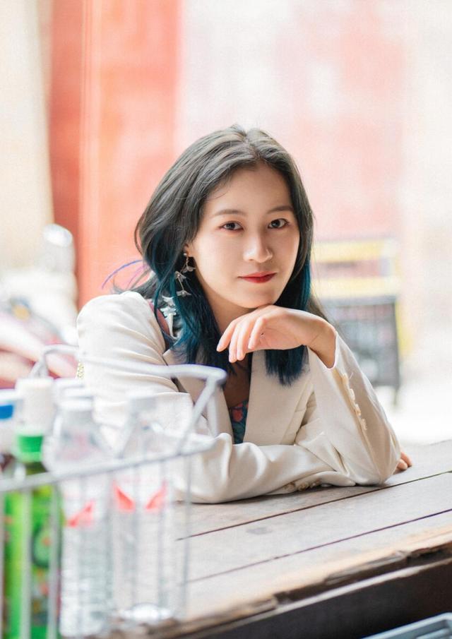 如何使手势美观，如何让手指更加美丽美容（教你拍照手放怎么放好看）