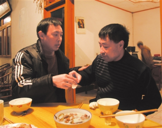 夸领导的词语简短精辟，夸领导的词语简短精辟高级（当他跟你说辛苦了）