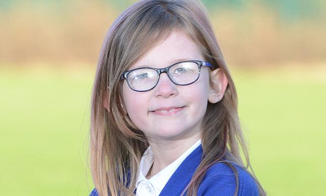 6号微小染色体缺失，英国女孩变成“三无人类”