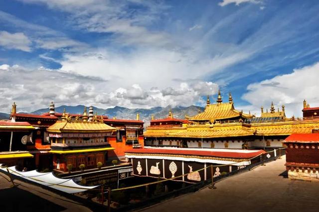 有什么成语描写赞美拉萨的天空，形容拉萨的天空的词语（天上西藏大美于行）