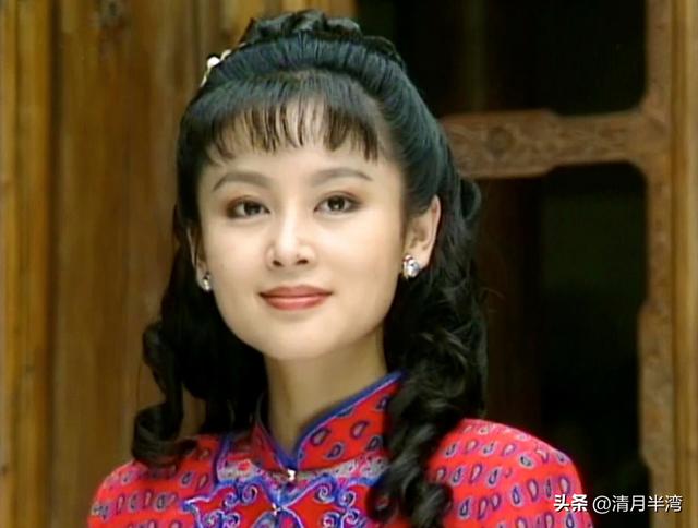 何美钿经典古装形象，一对比颜值差距就出来了