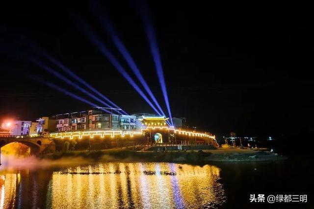 古镇推荐夜游，在流光溢彩中邂逅这座千年古镇